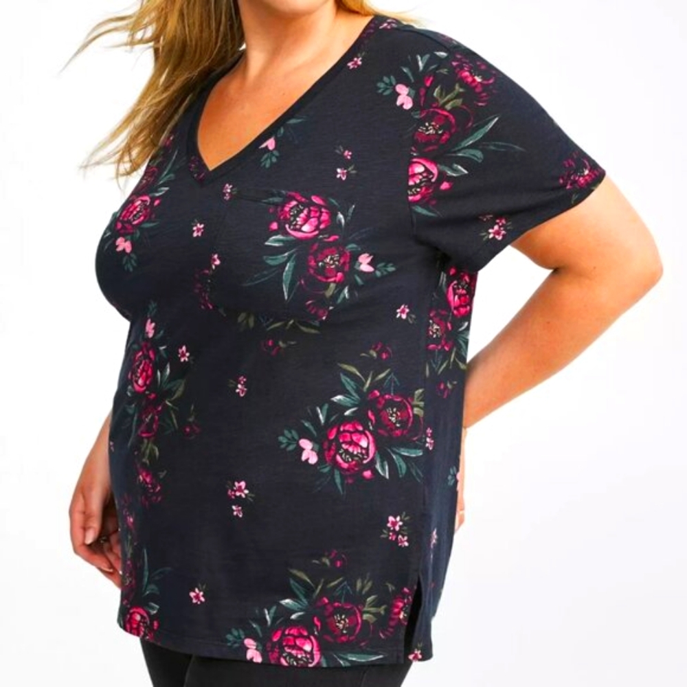 ❤️NWT TORRID TEE - FLORAL PRINT POCKET TEE - SOFT COTTON - PLUS SIZE